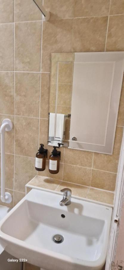 Archillects Entire Two Bedroom Comfy House - Free Parking グラスゴー エクステリア 写真