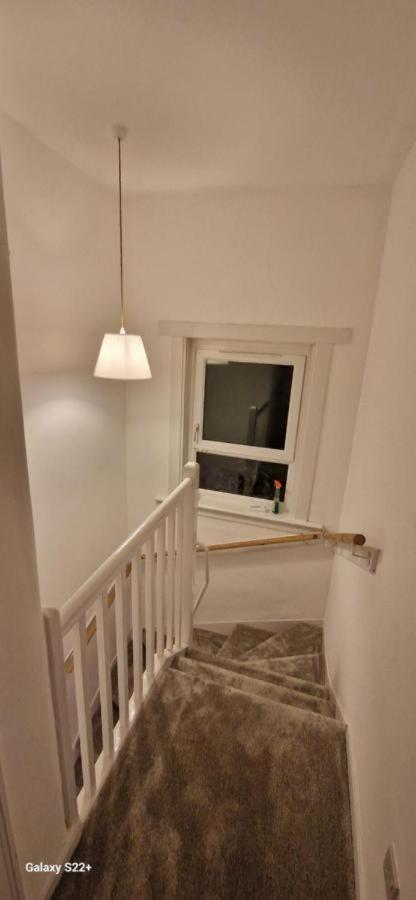 Archillects Entire Two Bedroom Comfy House - Free Parking グラスゴー エクステリア 写真